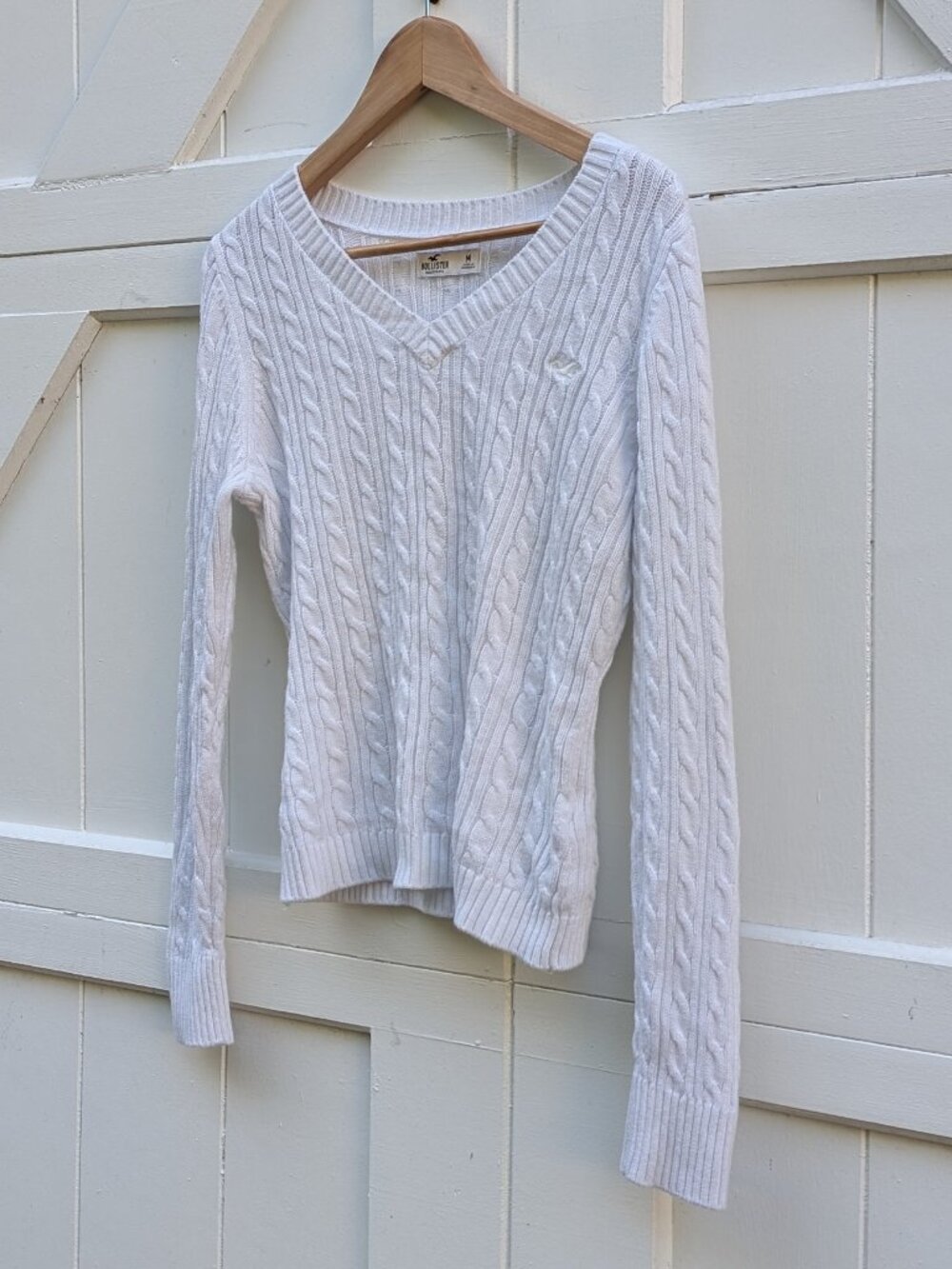 Hollister White Cable Knit V Neck Seagull Logo Pullover Sweater M